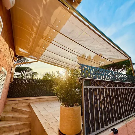 Climatise, Terrasse, Parking Prive, 50m De La アパート