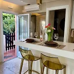 Climatise, Terrasse, Parking Prive, 50m De La Lägenhet Saint-Tropez