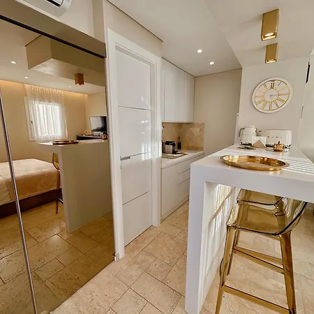 Апартаменты Climatise, Terrasse, Parking Prive, 50m De La