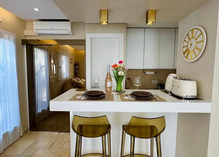 Climatise, Terrasse, Parking Prive, 50m De La Apartament *